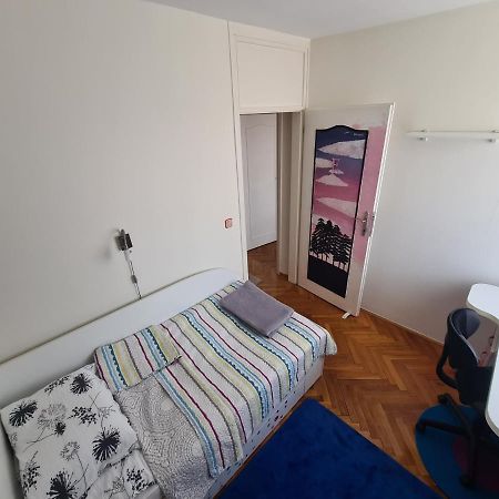 Walnut Apartment - Private Garage Сараево Екстериор снимка