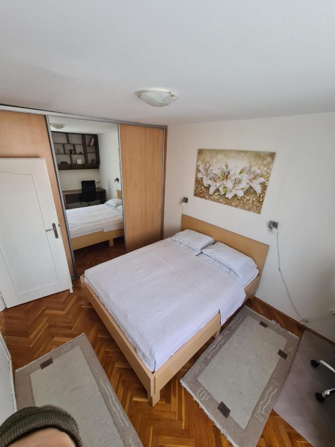 Walnut Apartment - Private Garage Сараево Екстериор снимка