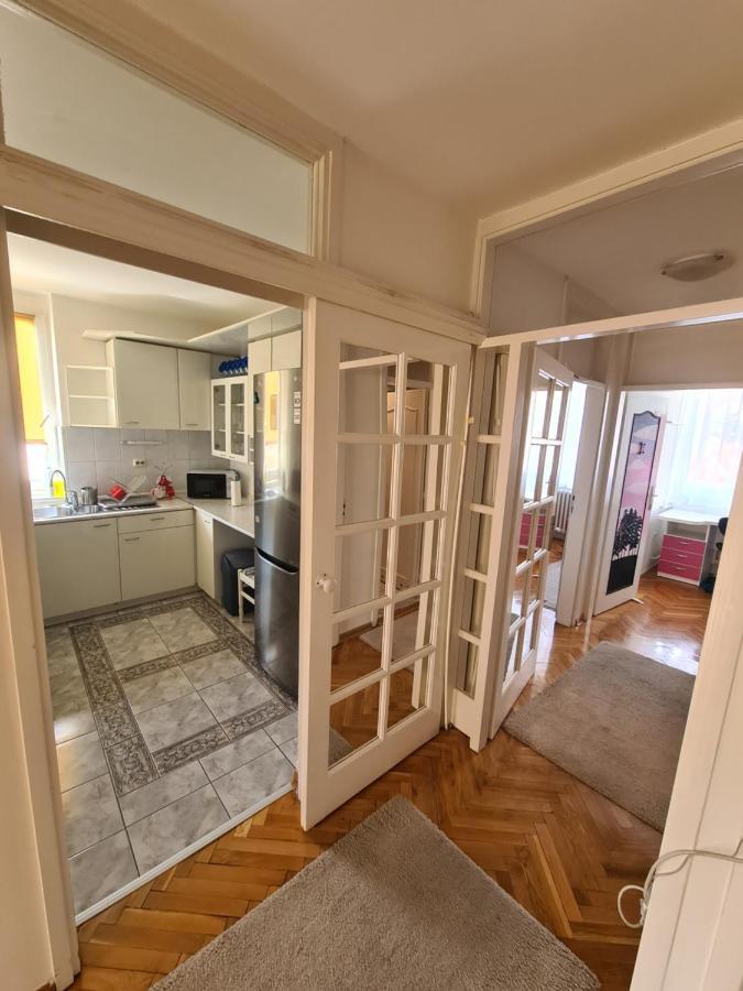 Walnut Apartment - Private Garage Сараево Екстериор снимка