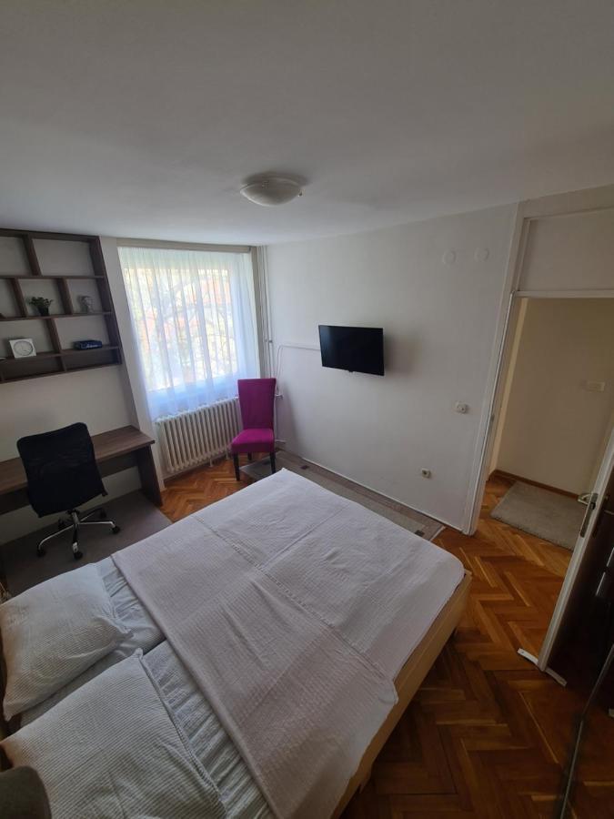 Walnut Apartment - Private Garage Сараево Екстериор снимка