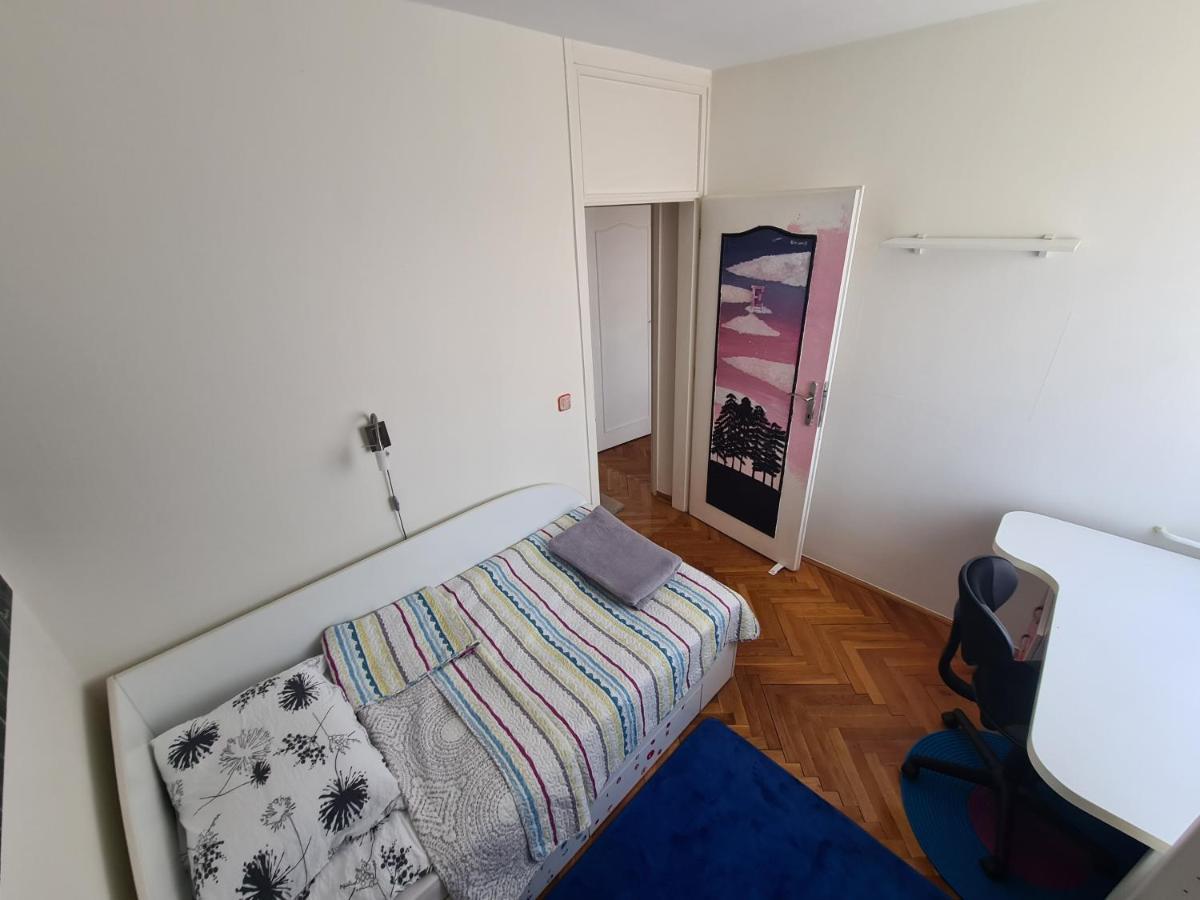 Walnut Apartment - Private Garage Сараево Екстериор снимка