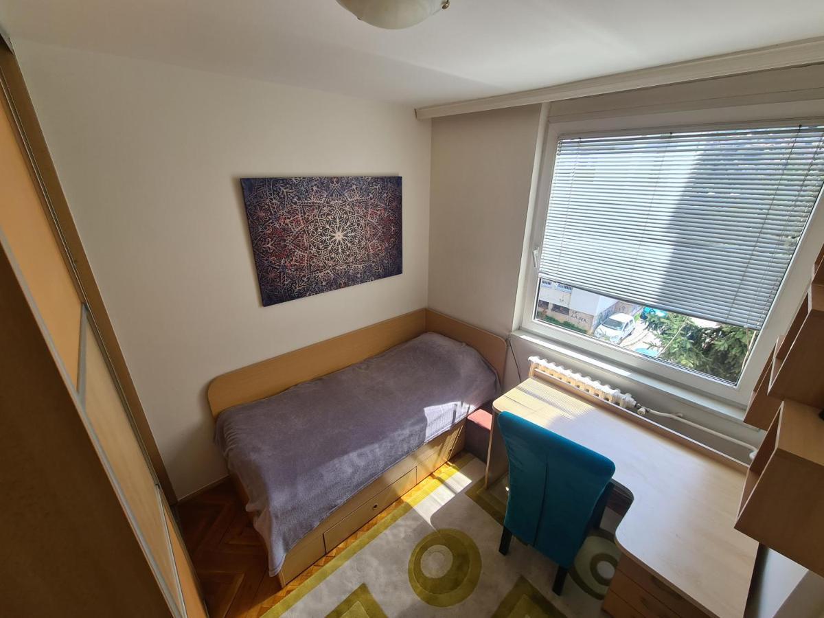 Walnut Apartment - Private Garage Сараево Екстериор снимка